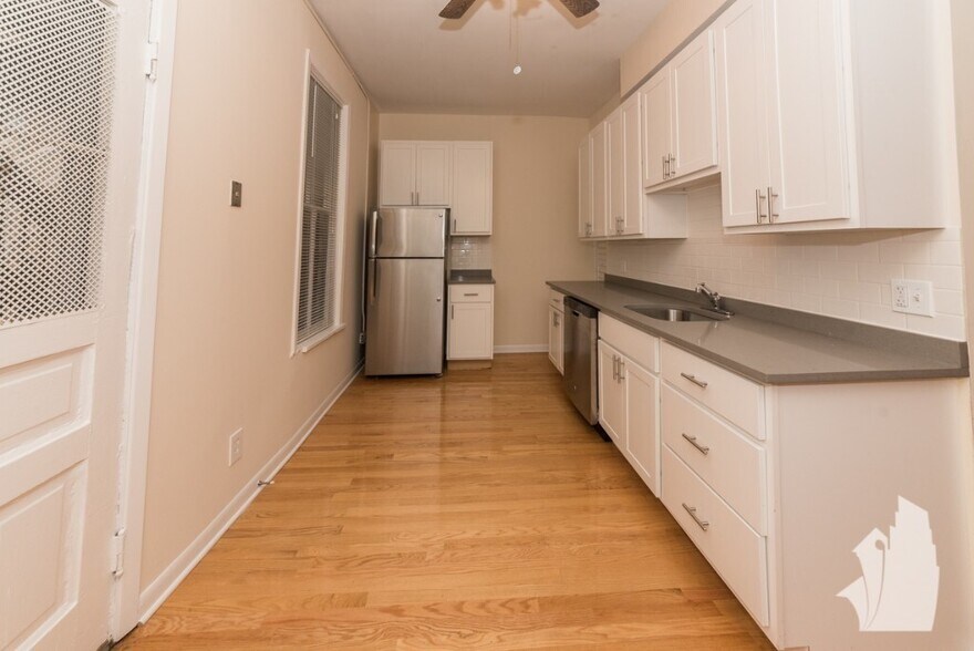 Building Photo - 1208 W Wrightwood Ave