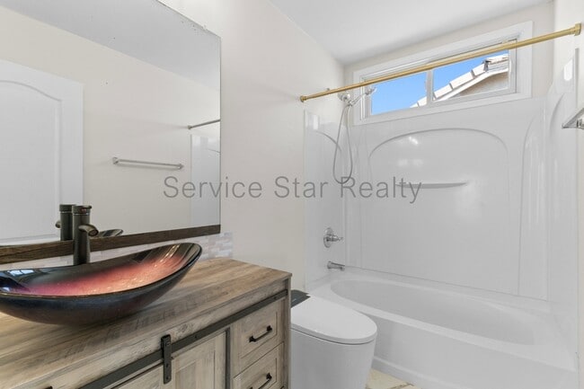 Building Photo - 2129 E Huntington Dr