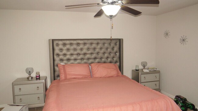 Building Photo - Beautiful 4/2 Home in Leesburg