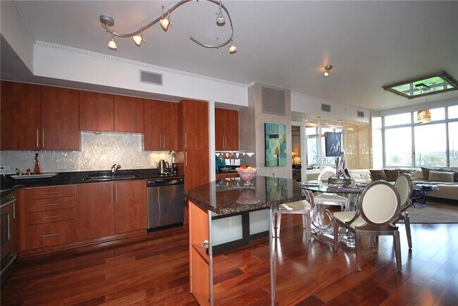 Building Photo - 54 Rainey St