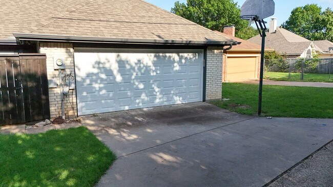 Building Photo - 1507 River Hill Dr