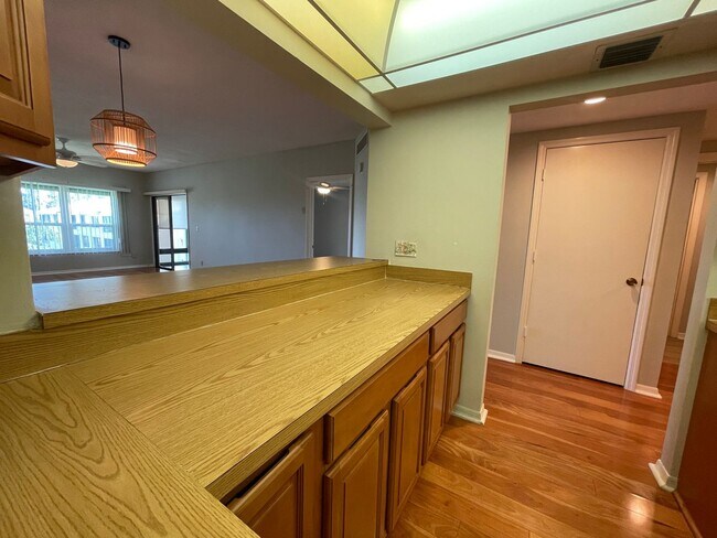 Building Photo - 2 BR 2 Bath Condo in Reflections on the Ri...
