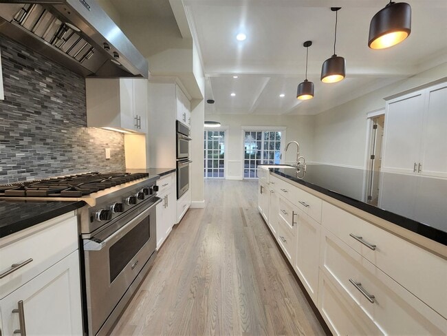 Building Photo - Extraordinary Atherton Estate with Cottage...
