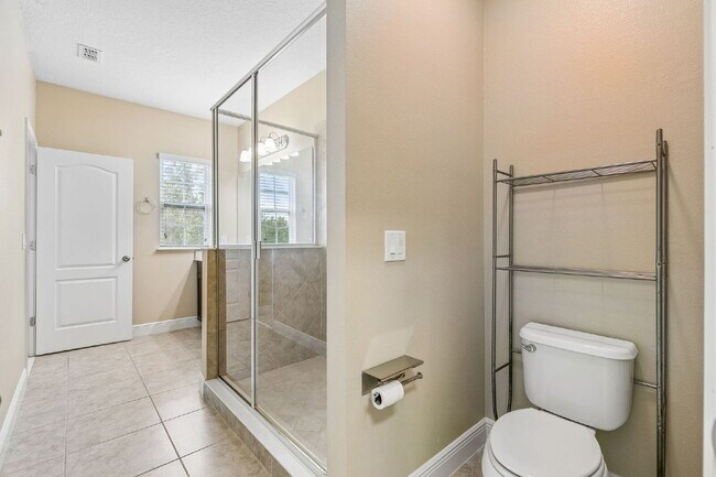 Building Photo - Your Spacious Lake Mary Home Awaits | 4BR, 3.5BA & Resort Amenities