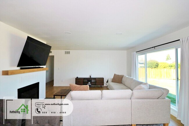Building Photo - 1225 Manzanita Hills Ave