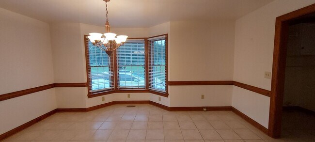 Building Photo - Beautiful Ranch in desirable location