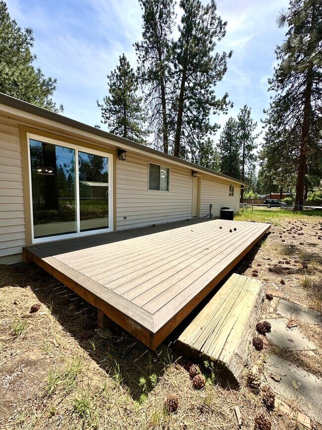 Building Photo - Remodeled 3 Bed Home in Deschutes River Woods with A/C & Large Fenced Yard