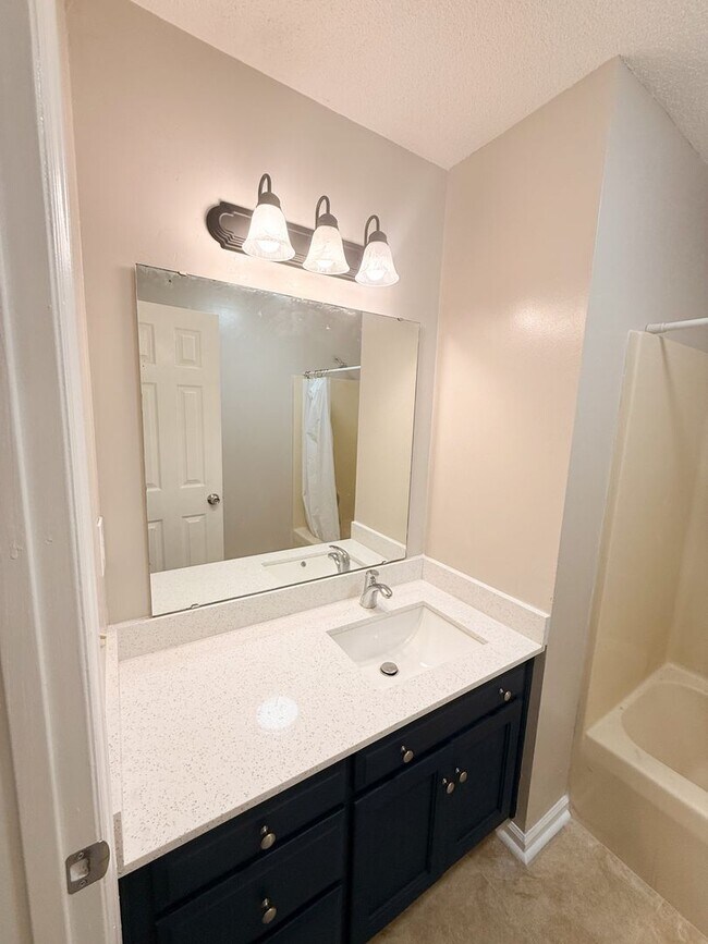 Building Photo - 3 Bedroom, 2 Bath Home in Valdosta