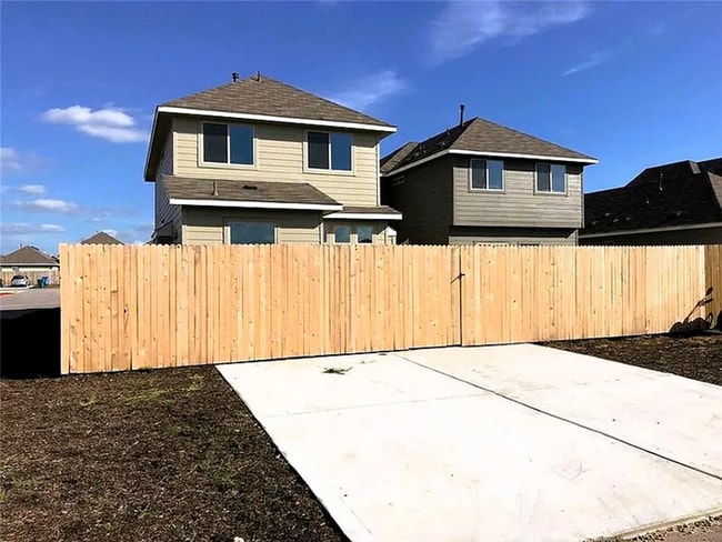 Building Photo - Beautiful 3BR, 2BA Home in Austin – Balcony & Modern Kitchen Appliances!