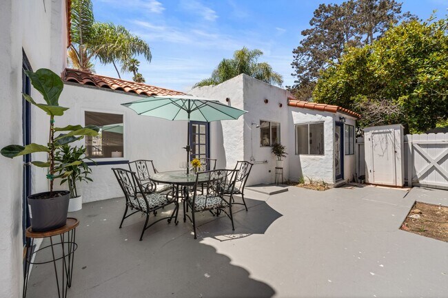 Building Photo - Charming 2 Bed 1 bath "fully furnished monthly rental" in La Jolla Village.