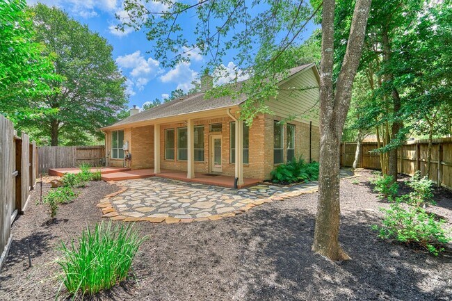 Building Photo - 118 Robindale Cir