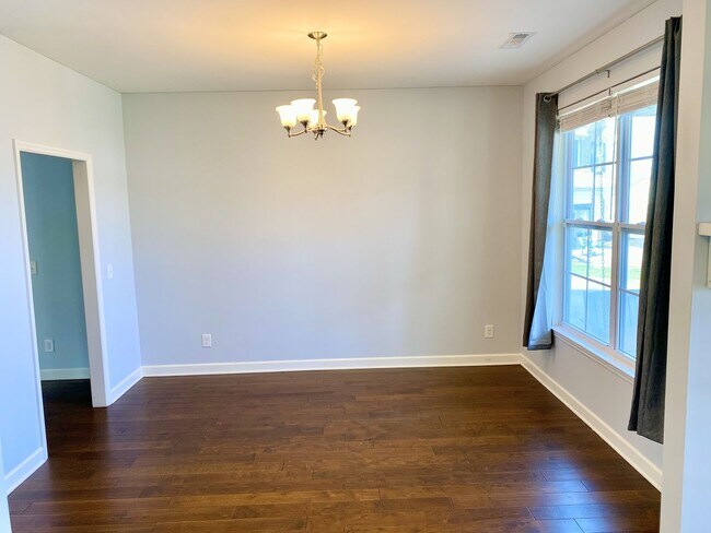 Building Photo - Great Location!! - 3 bedroom 2.5 bath home