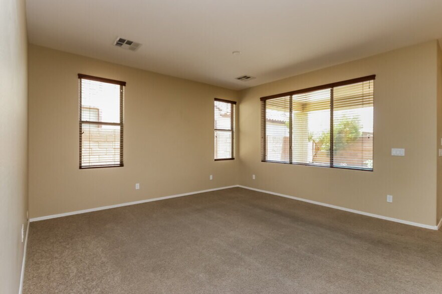 Building Photo - 3297 E Ivanhoe St