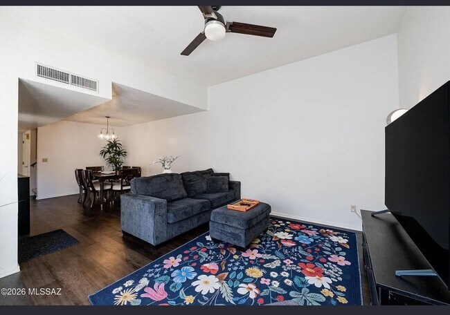 Building Photo - Spacious 3BR Townhome in Tucson