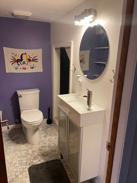 Building Photo - 1900 Oakengate Ln