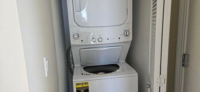 Building Photo - 1211 S Prairie Ave