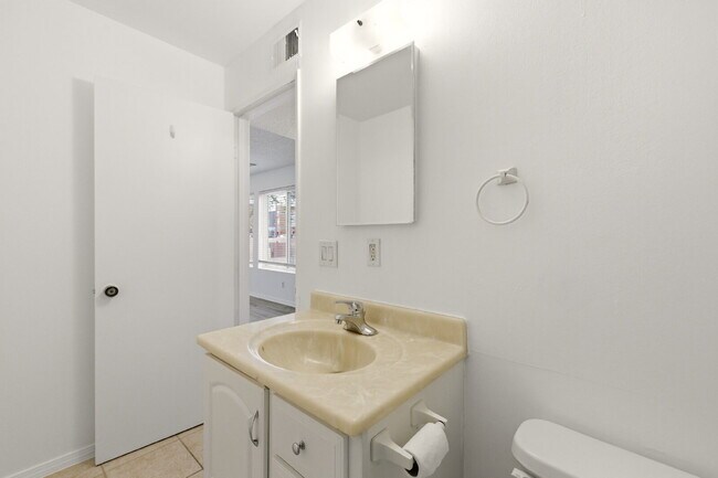 Building Photo - Beautiful Totally Remodeled Studio Home - Available Immediately!