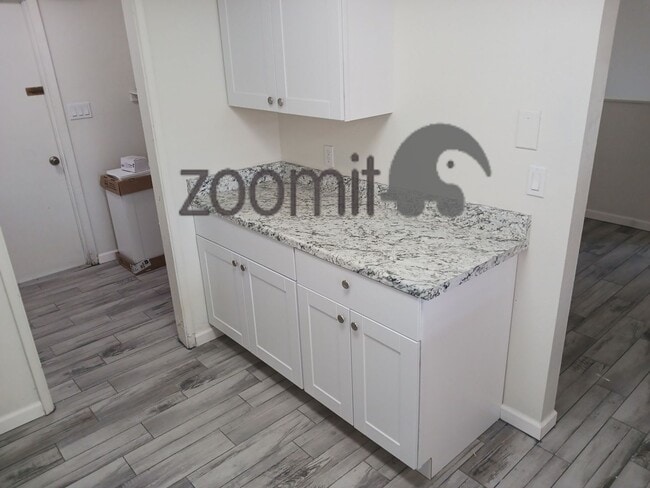 Building Photo - COOMING SOON! Beautifully upgraded house located in the vibrant city of Tempe, AZ