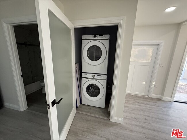 Building Photo - 941 Cloverdale Ave