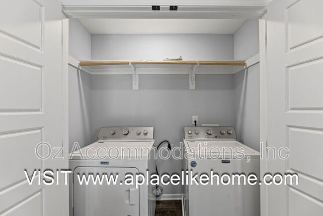 Building Photo - 217 McGee St