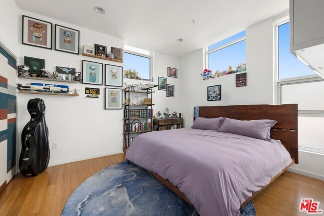 Building Photo - 140 S Gramercy Pl