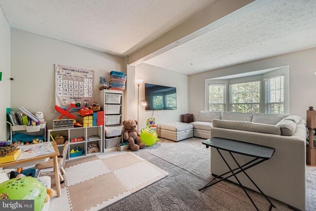 Building Photo - 708 Pine Drift Dr