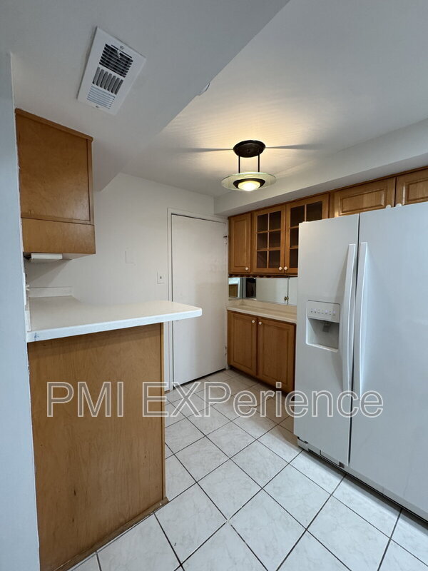 Building Photo - 10246 Prince Pl