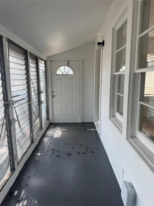 Building Photo - 1947 Taft St