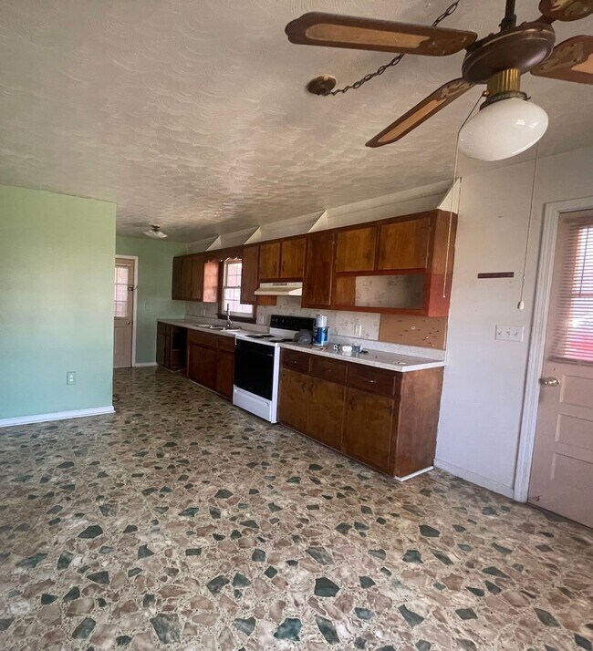 Building Photo - Brick 3 bed 1 bath home