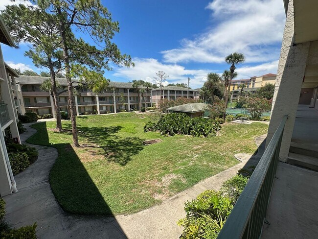 Building Photo - ONE MONTH FREE - 2br - 1000ft2 - Affordabl...