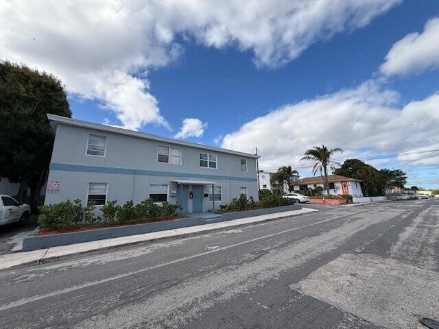 Building Photo - 1913 Division Ave