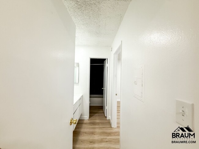 Building Photo - 5461 Kester Ave