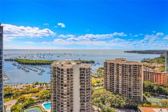 Building Photo - 2831 S Bayshore Dr