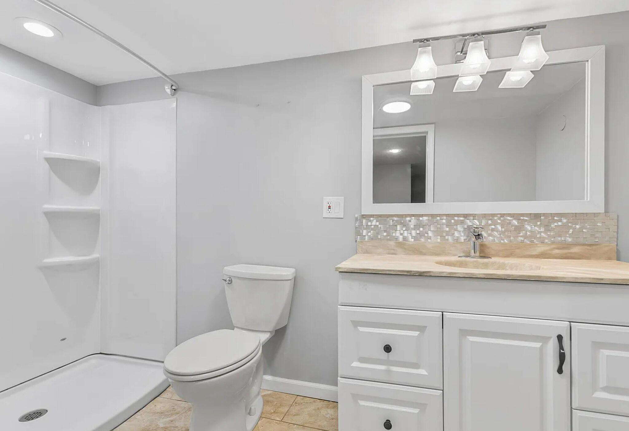 Building Photo - 1900 Vernon Dr S