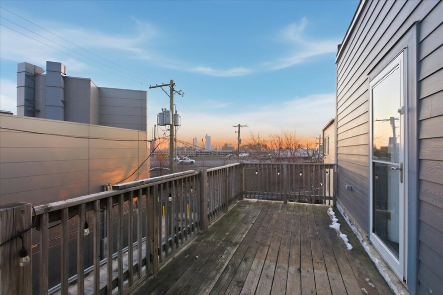 Building Photo - 1654 W Cortland St