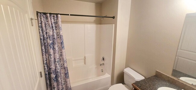 Building Photo - Nice 2 bedroom, 2 bath condo in a fabulous...