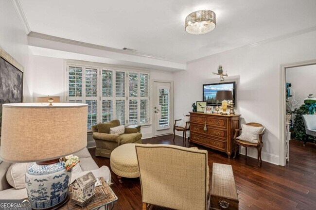 Building Photo - 9026 Riverbend Manor