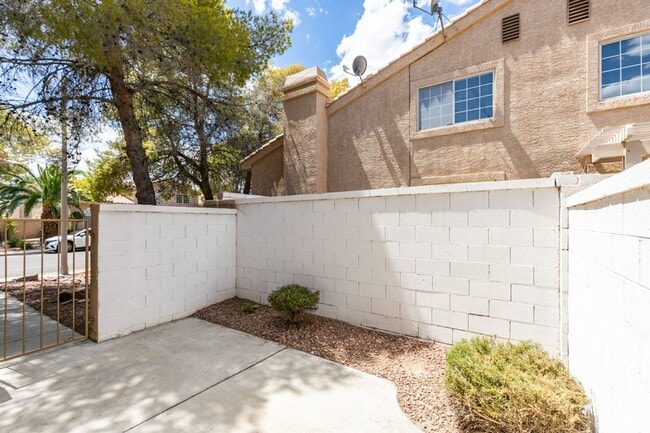 Building Photo - 2838 Dawn Crossing Dr