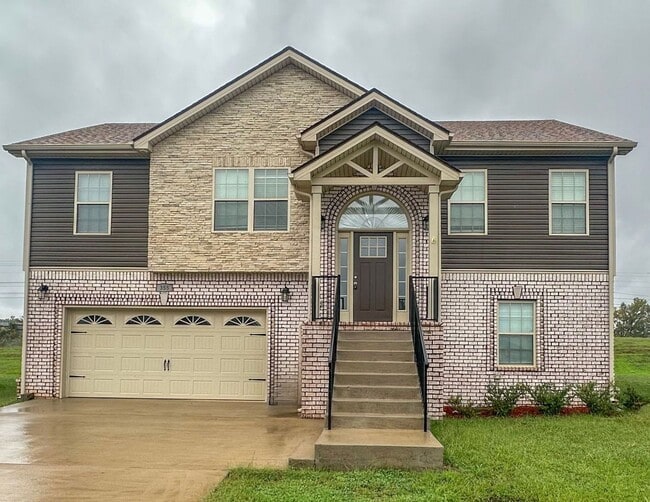 Primary Photo - Coming Soon! Split Foyer off Exit 1!