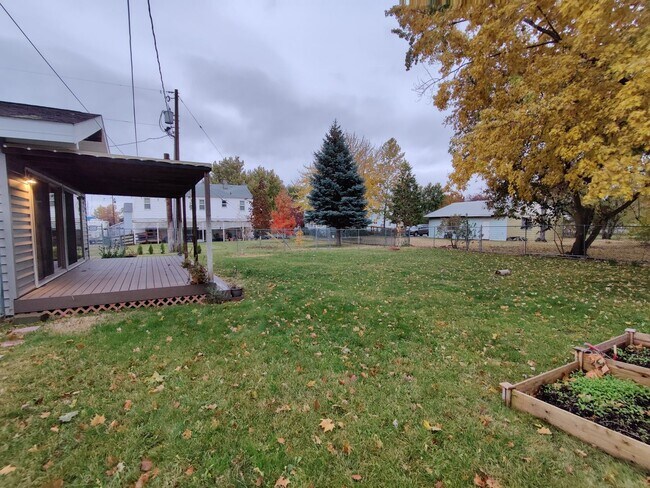 Building Photo - Your Next Home in the Heart of Richland — ...