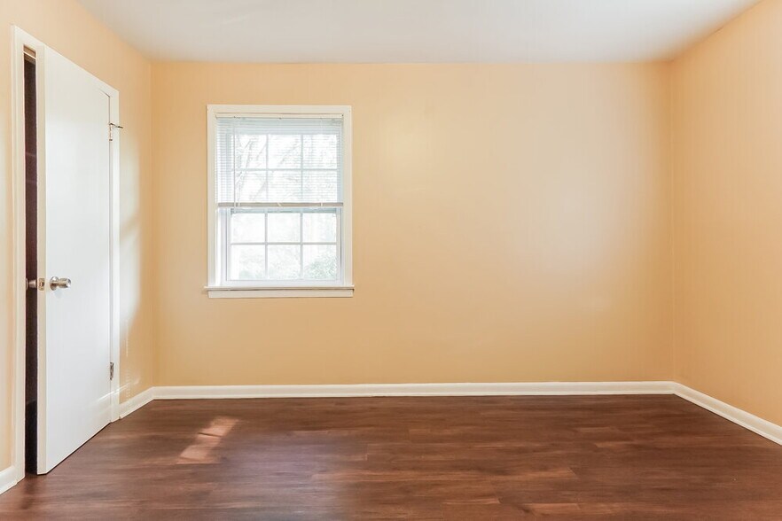 Building Photo - 1116 Hayes Rd