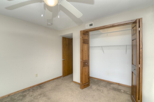 Building Photo - 1070 Center Dr