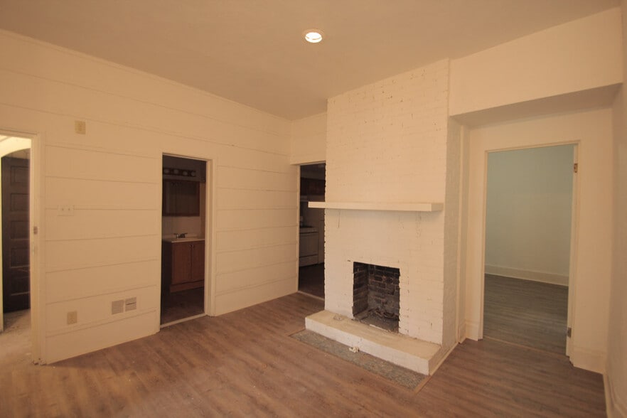 Building Photo - 419 Peebles St