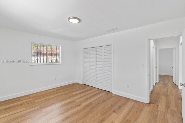 Building Photo - 361 E 39th St