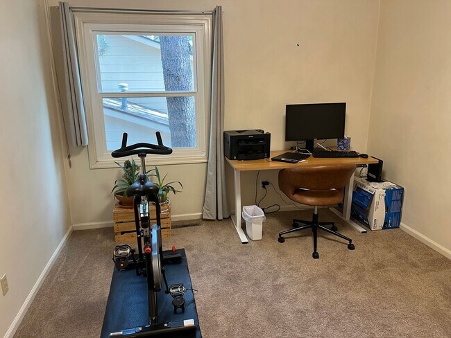 Building Photo - Lease Takeover Starting June 1st | Spacious 5-Bedroom Home Near Downtown Flagstaff