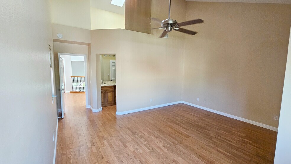 Master bedroom - 18219 Hampton Ct