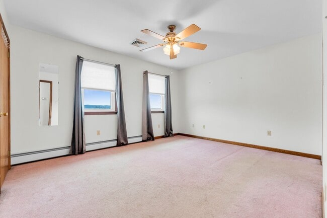 Building Photo - Family-Friendly 4-Bed Home with Pet-Friendly Yard and Pool in a Quiet Neighborhood