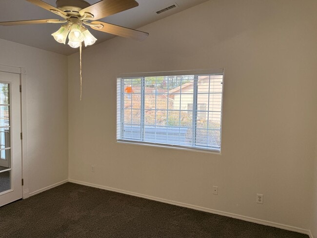 Building Photo - 9800 E Lakeshore Dr