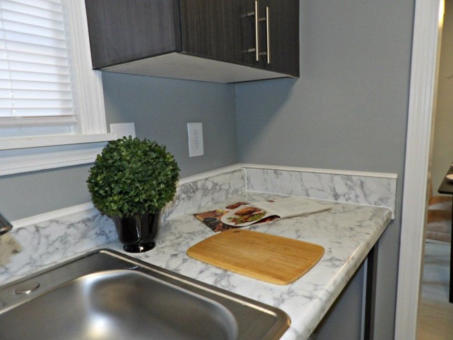 Building Photo - 2 br, 1 bath Apartment - 5503 Riverdale Road