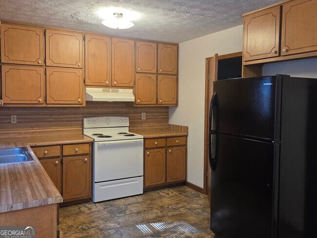 Building Photo - 8492 Pineland Dr